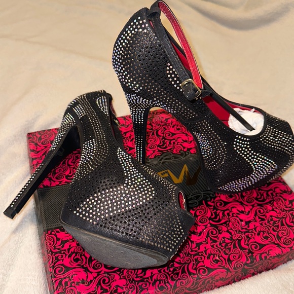 EUC Size 9 Stilettos - Picture 3 of 6